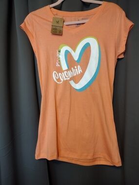 Colombia Heart Graphic Tee in Peach